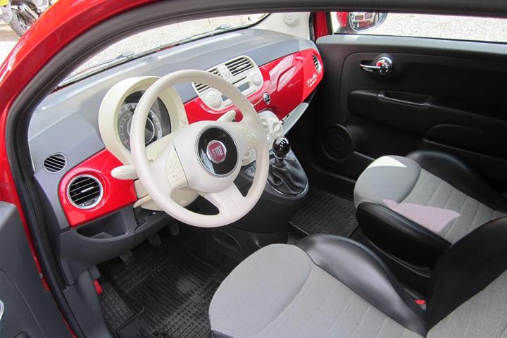 Rød Fiat 500 fra 2010