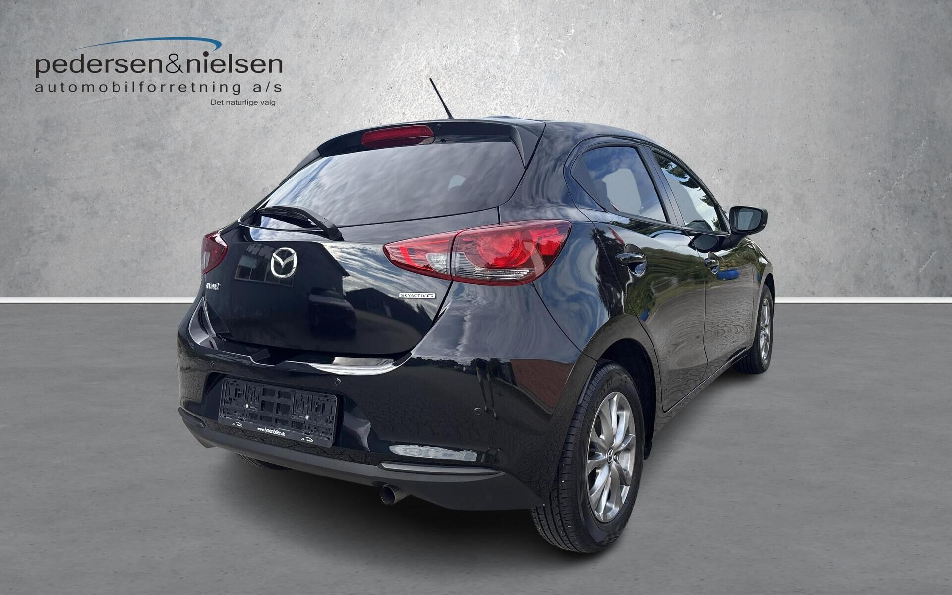 Sort Mazda 2 fra 2023