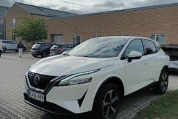 Hvid Nissan Qashqai fra 2021