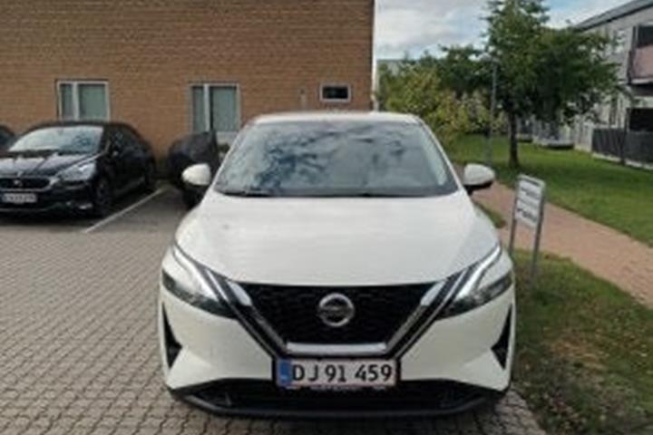 Hvid Nissan Qashqai fra 2021