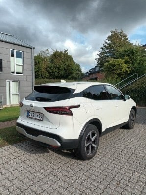 Hvid Nissan Qashqai fra 2021