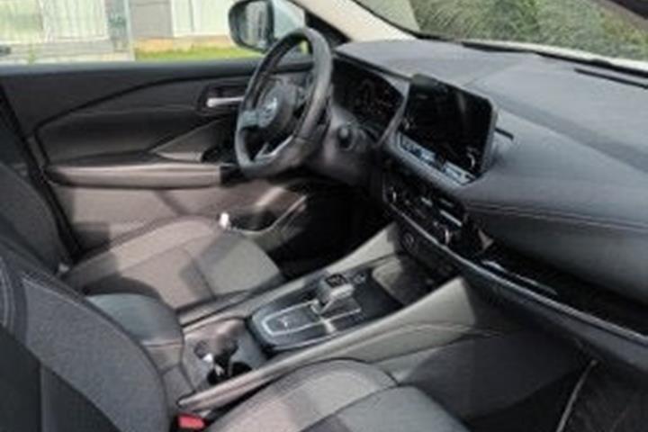 Hvid Nissan Qashqai fra 2021