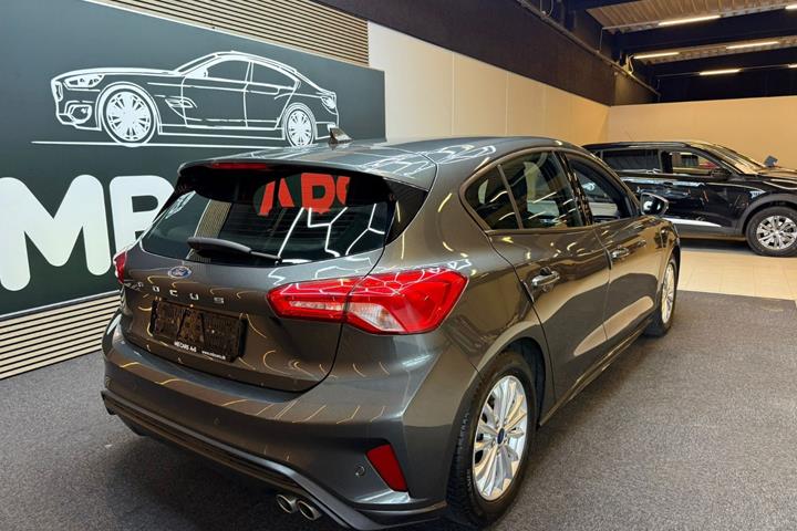 Grå Ford Focus fra 2019