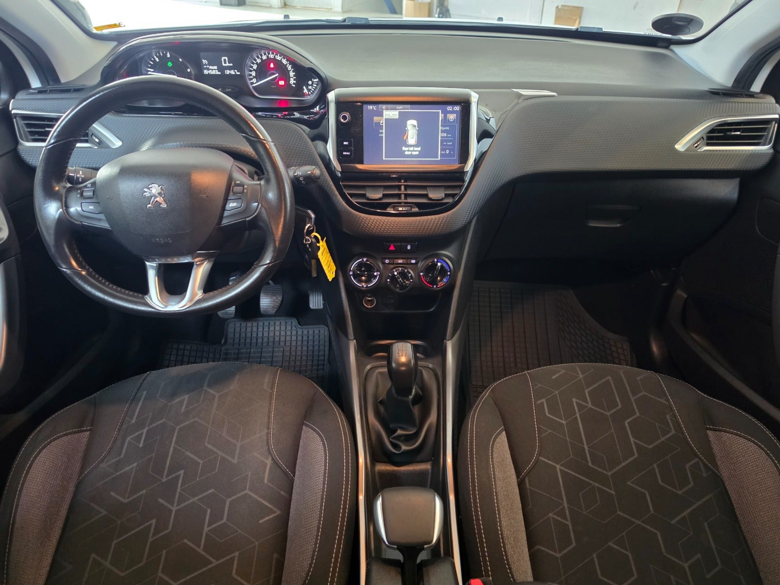 Hvid Peugeot 2008 fra 2016