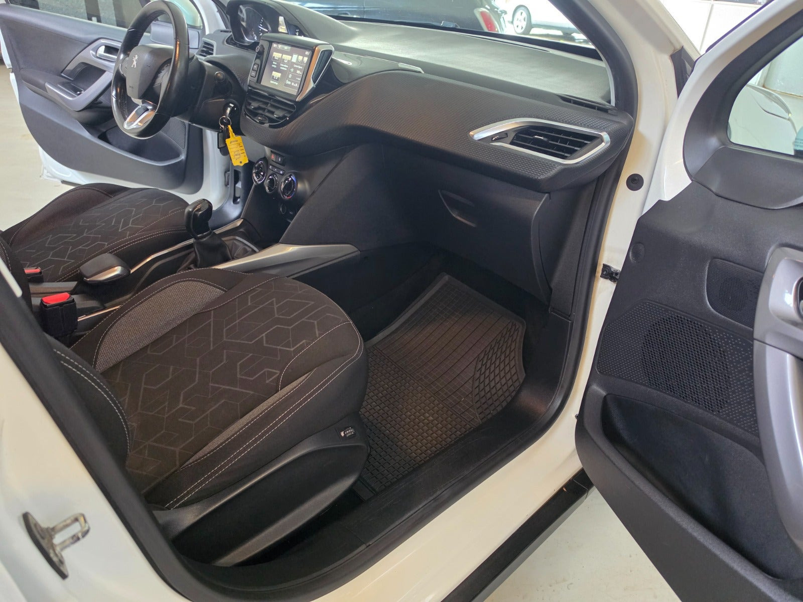 Hvid Peugeot 2008 fra 2016