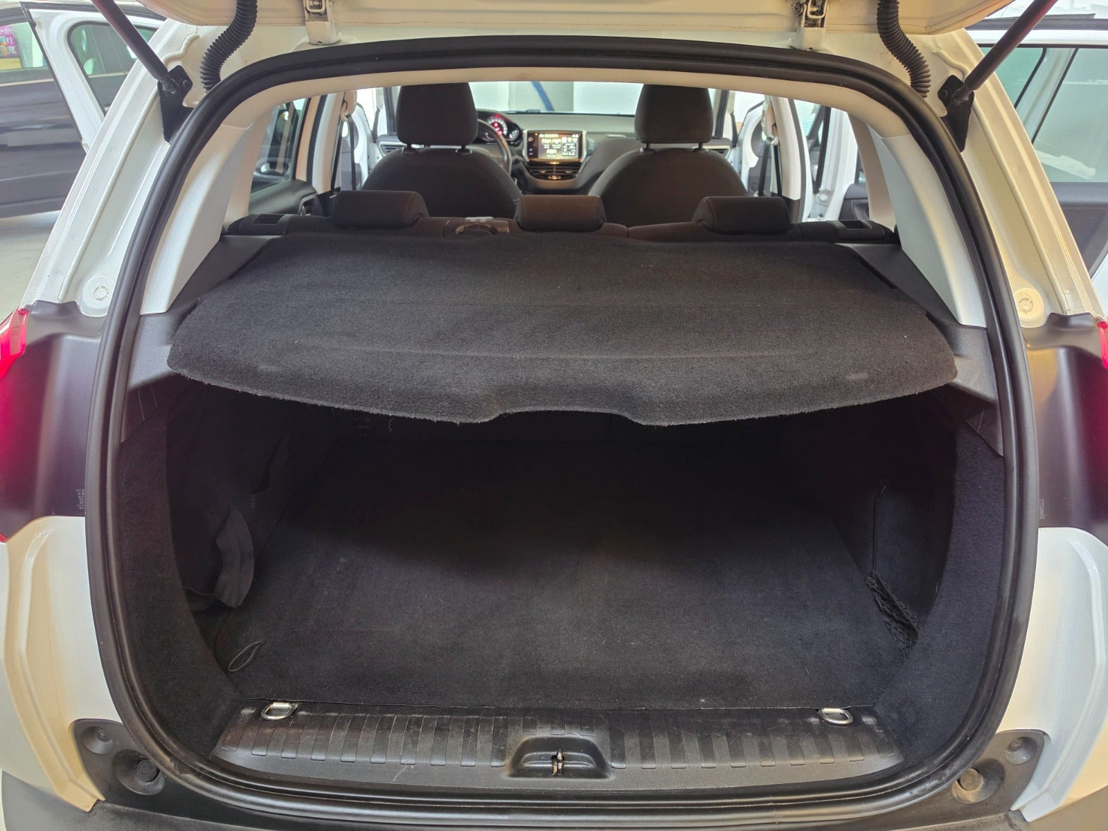 Hvid Peugeot 2008 fra 2016