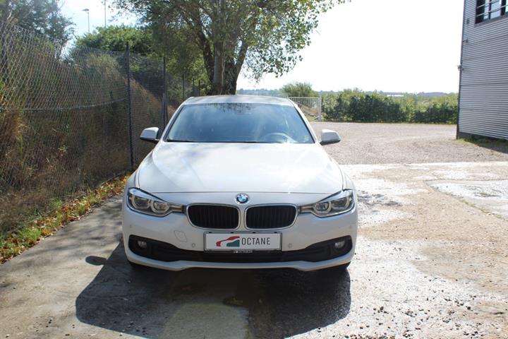 Hvid BMW 318d fra 2016