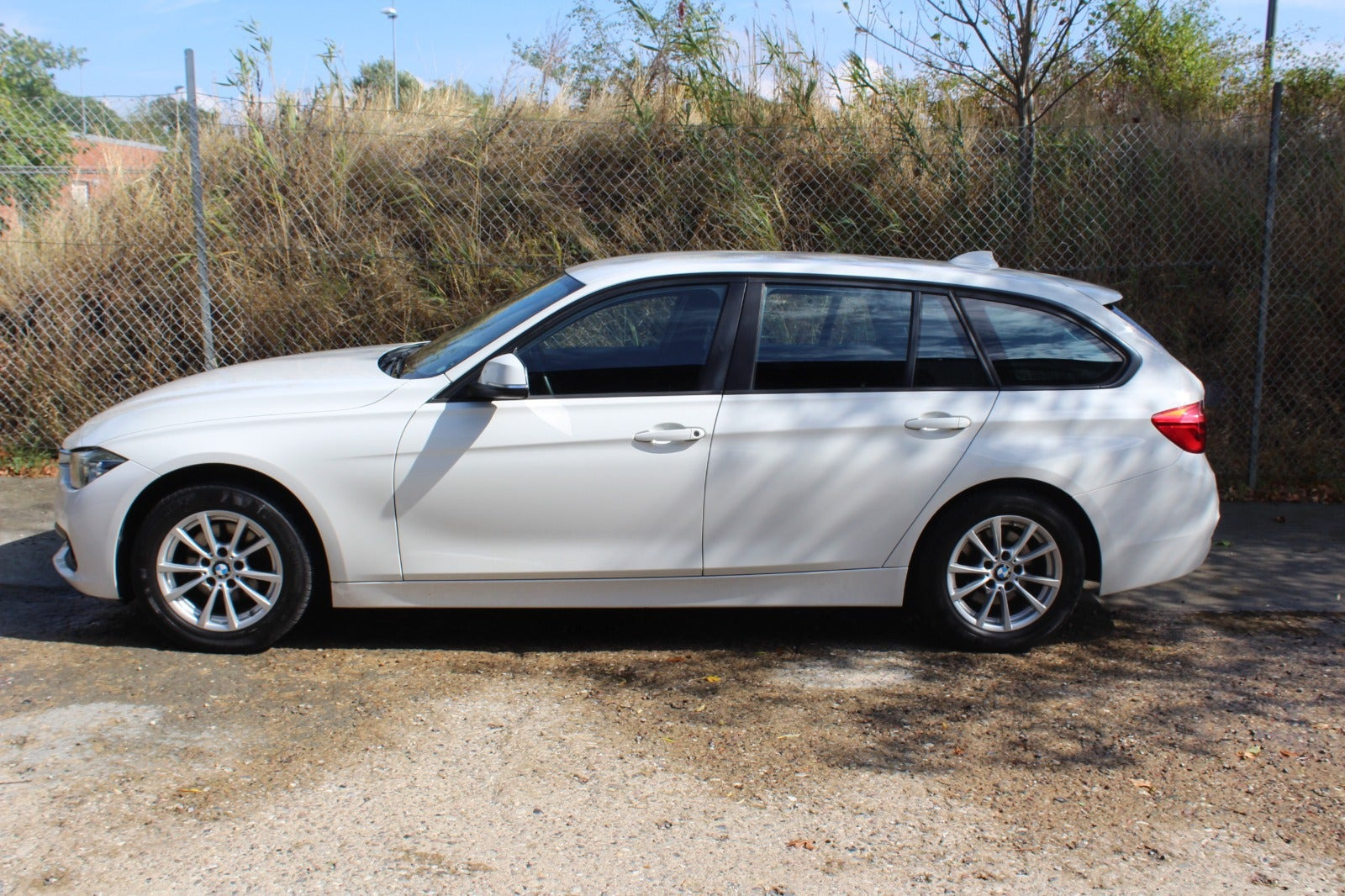 Hvid BMW 318d fra 2016