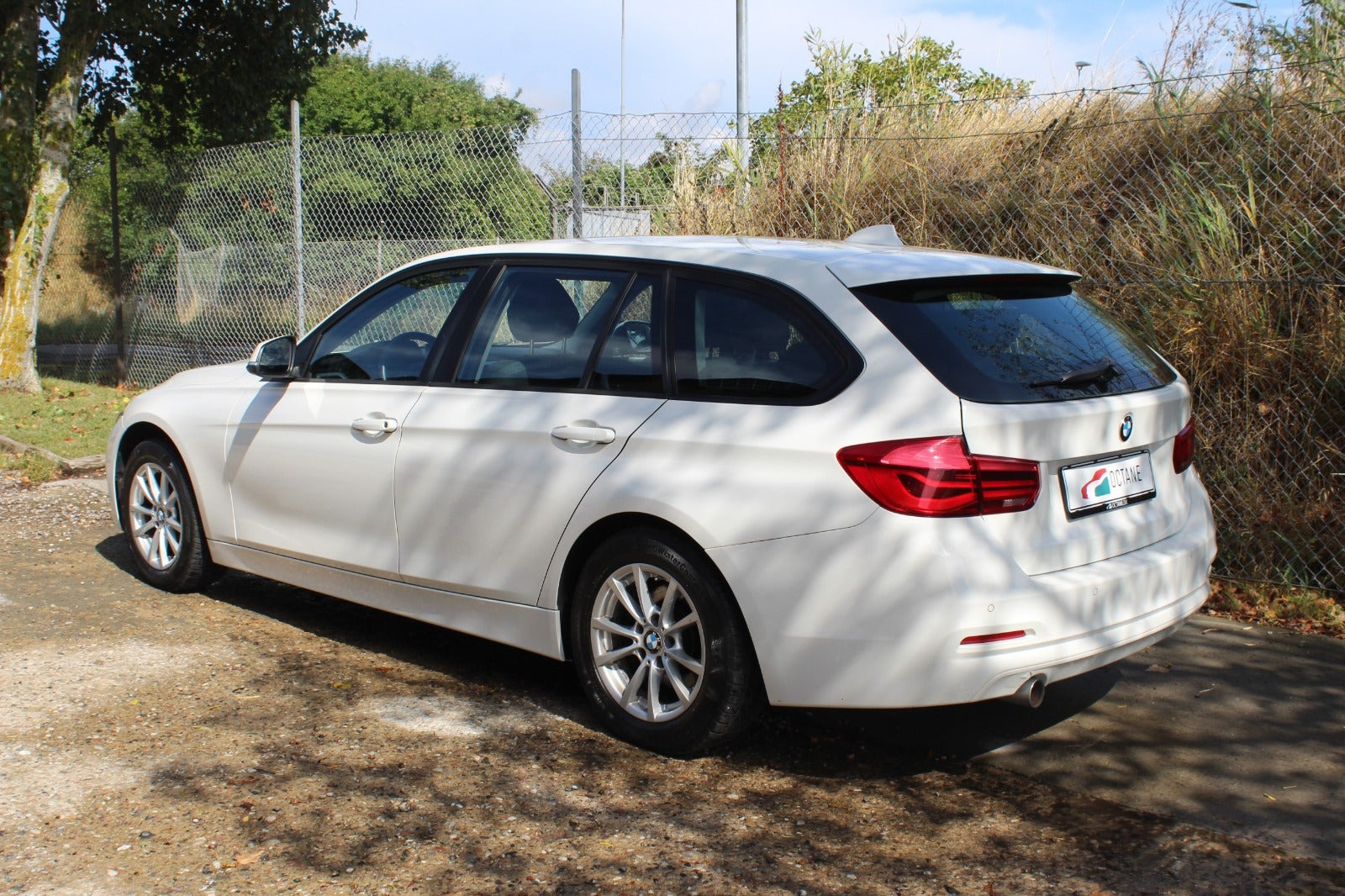 Hvid BMW 318d fra 2016