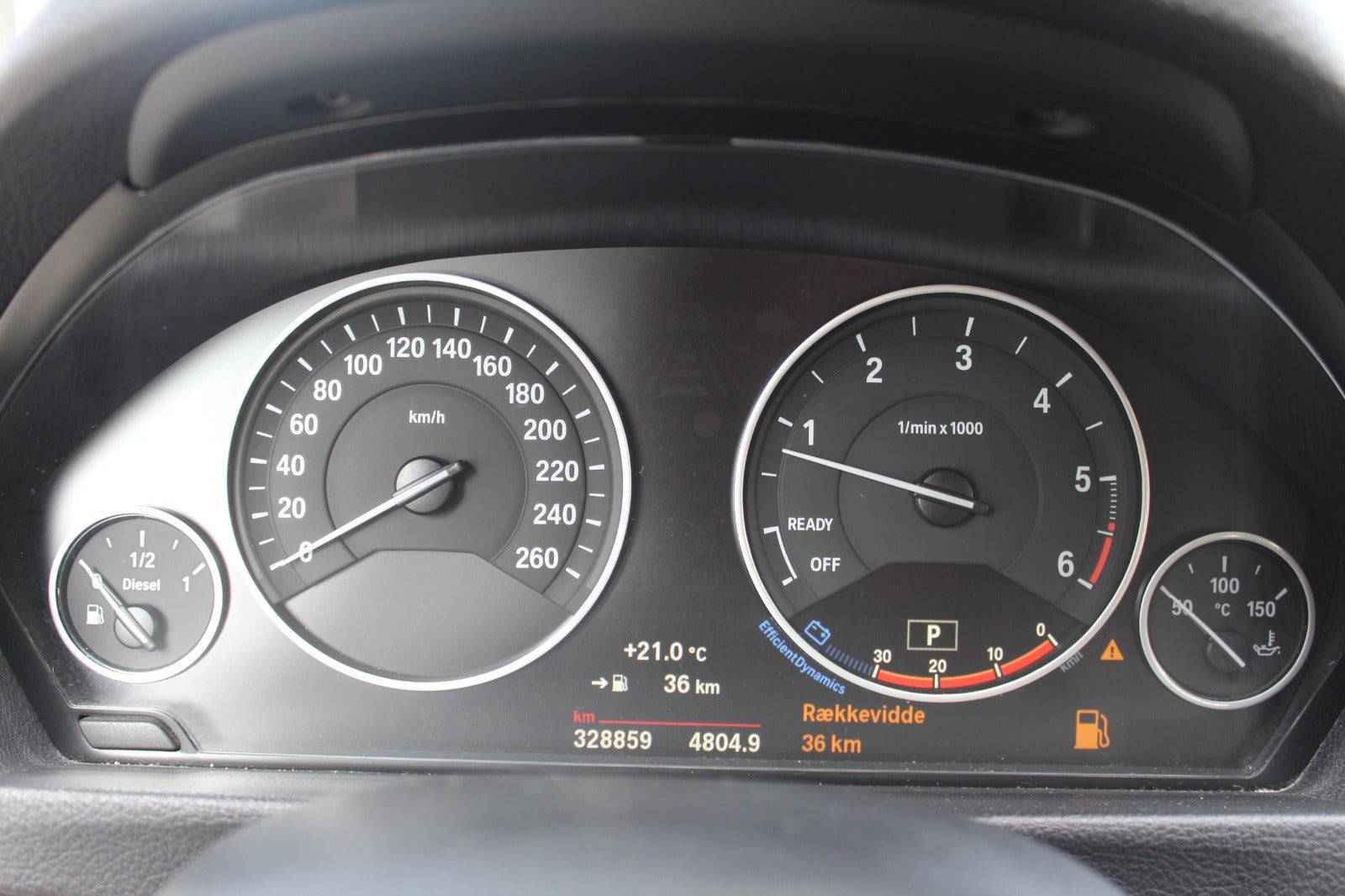 Hvid BMW 318d fra 2016