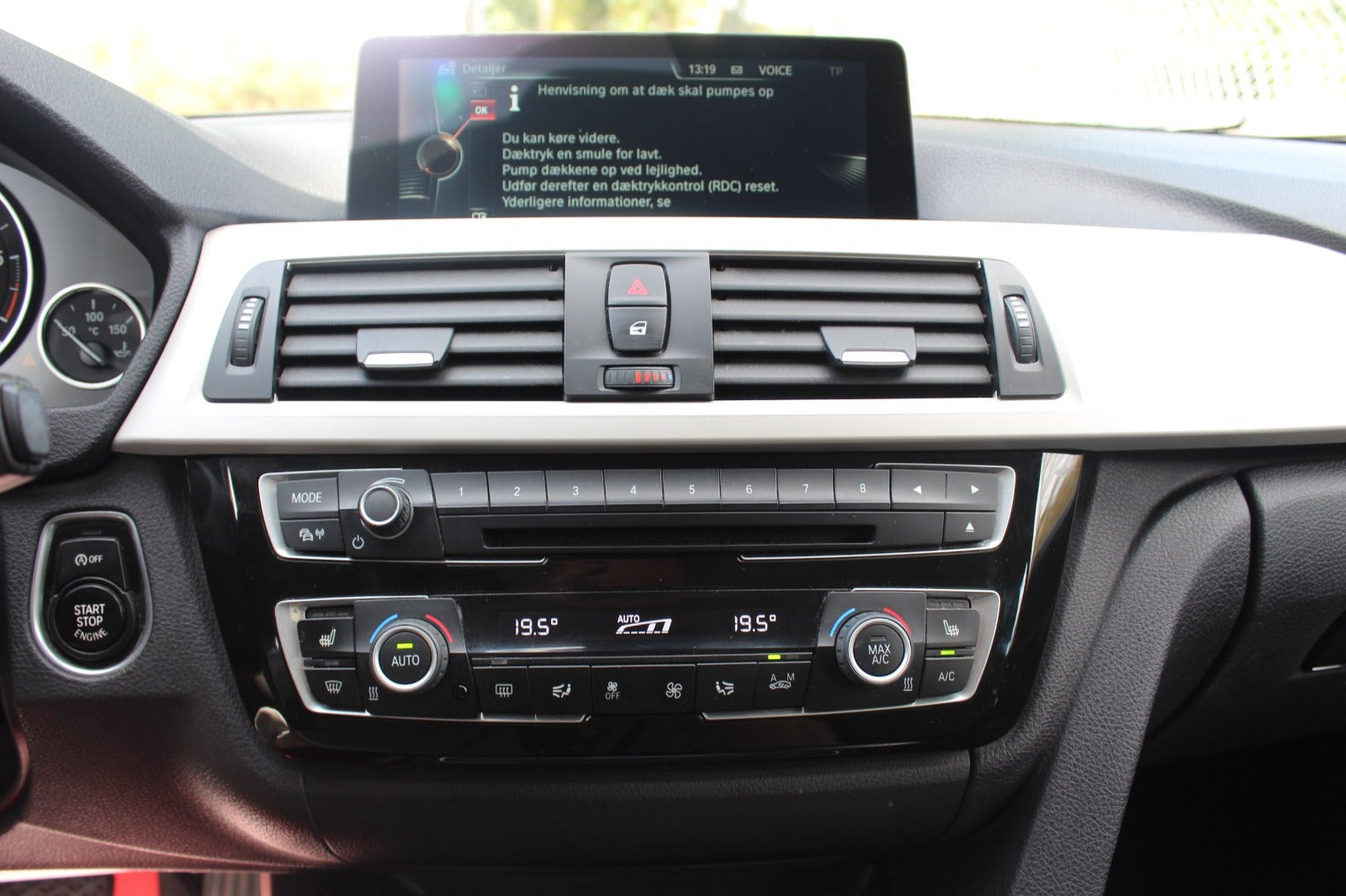 Hvid BMW 318d fra 2016
