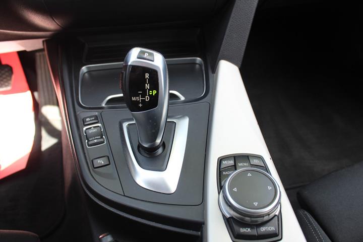 Hvid BMW 318d fra 2016