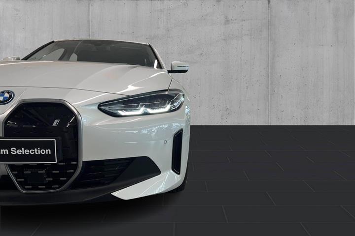 Hvid BMW i4 fra 2023