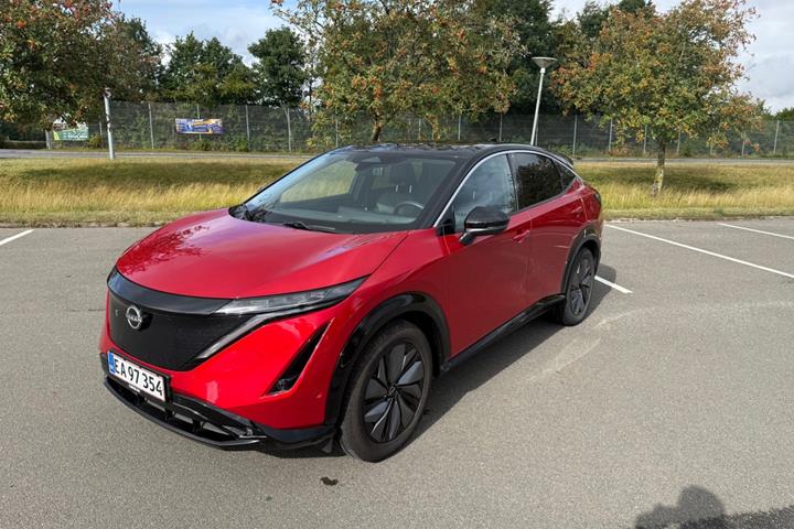 Rød Nissan Ariya fra 2023