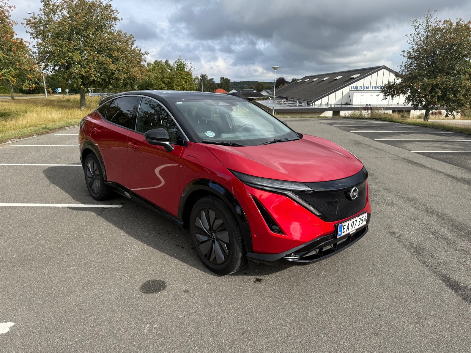 Rød Nissan Ariya fra 2023