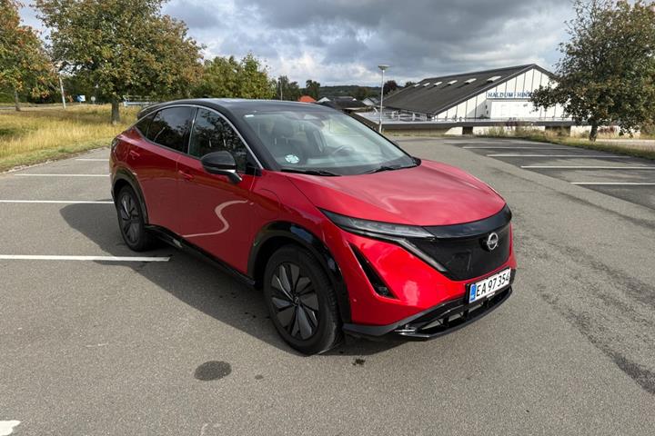 Rød Nissan Ariya fra 2023