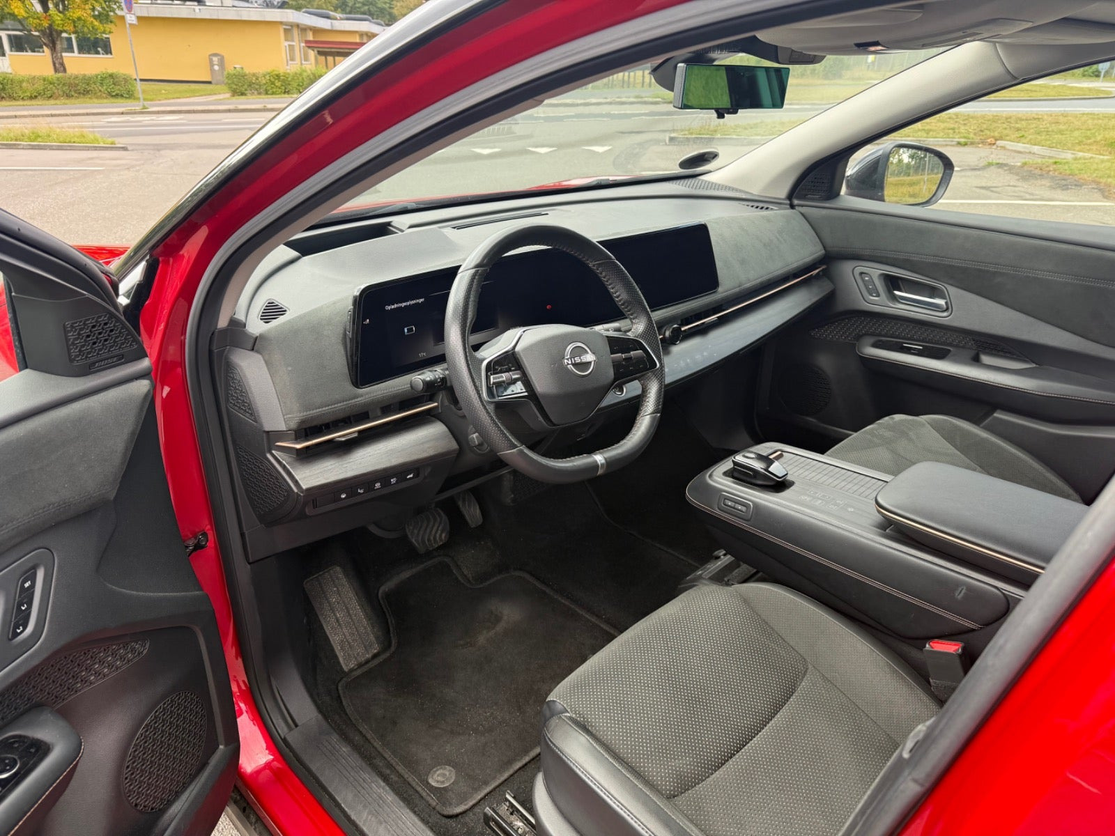 Rød Nissan Ariya fra 2023
