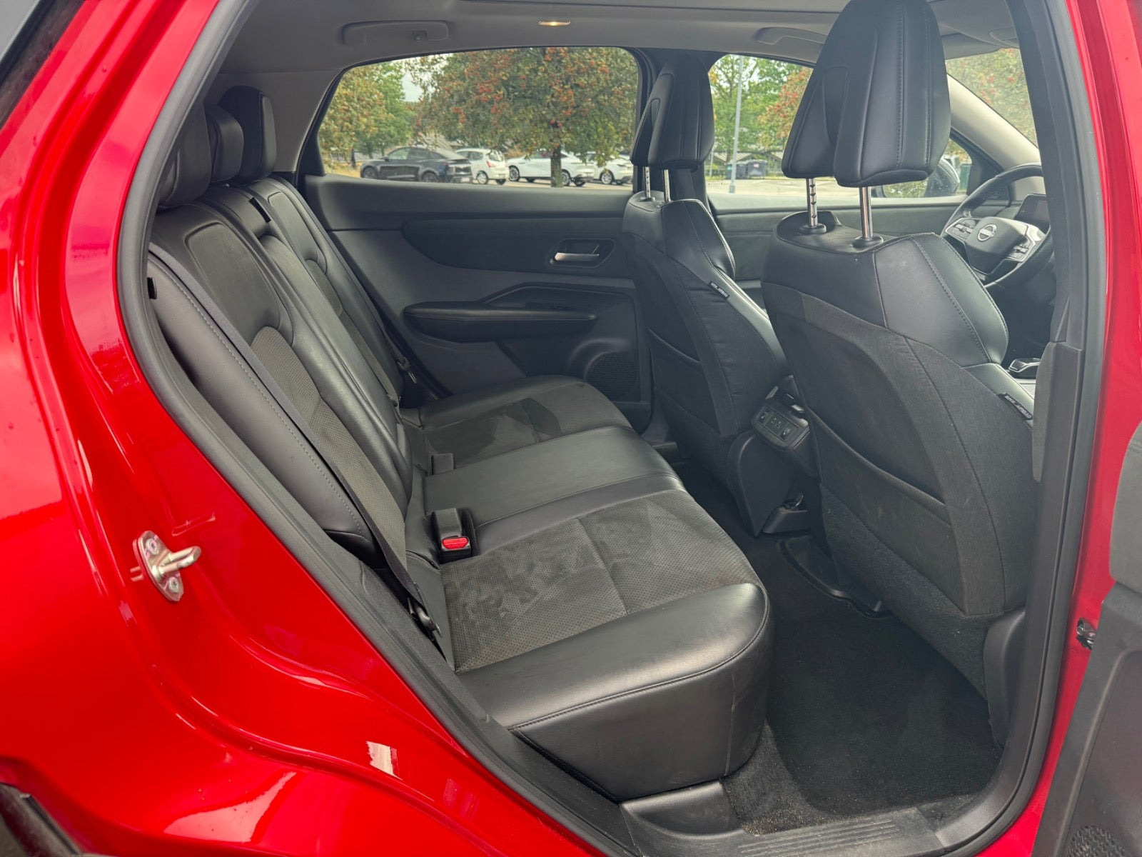 Rød Nissan Ariya fra 2023