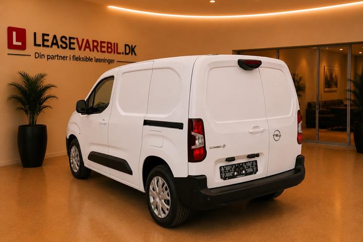 Hvid Opel Combo-e fra 2024