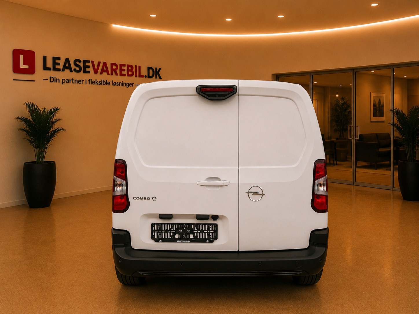 Hvid Opel Combo-e fra 2024