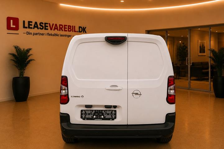Hvid Opel Combo-e fra 2024