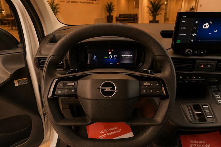 Hvid Opel Combo-e fra 2024