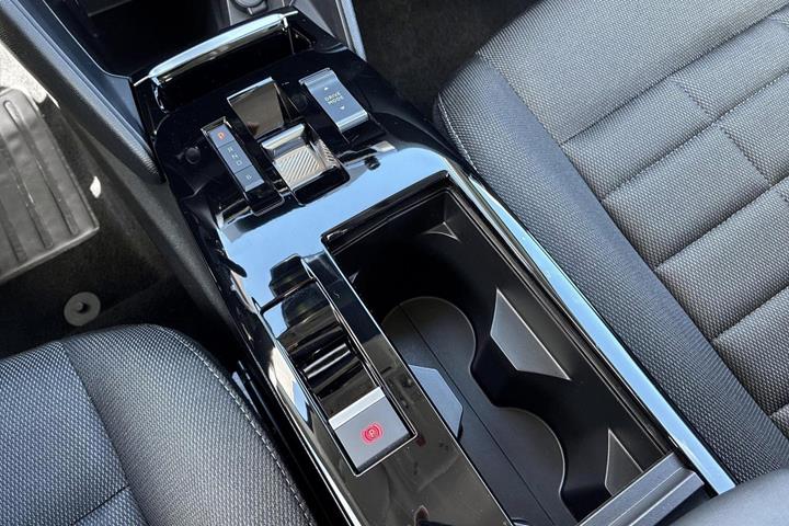 Grå Citroën ë-C4 X fra 2025
