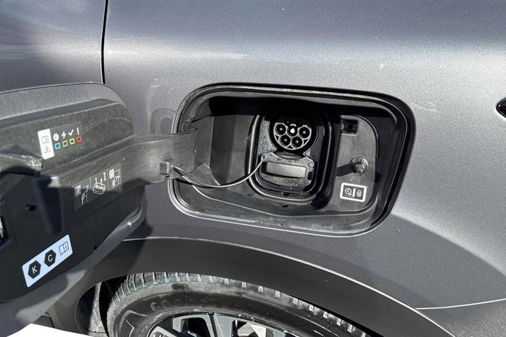 Grå Citroën ë-C4 X fra 2025