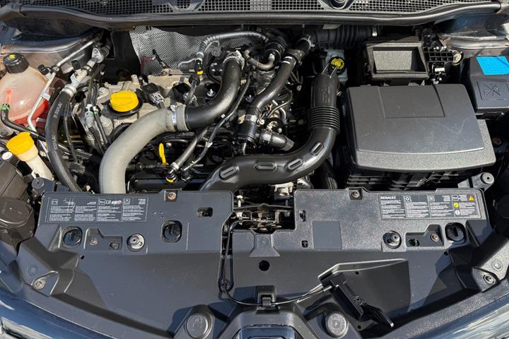 Grå Renault Captur fra 2013