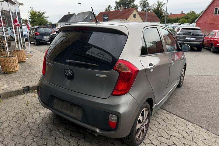 Grå Kia Picanto fra 2015