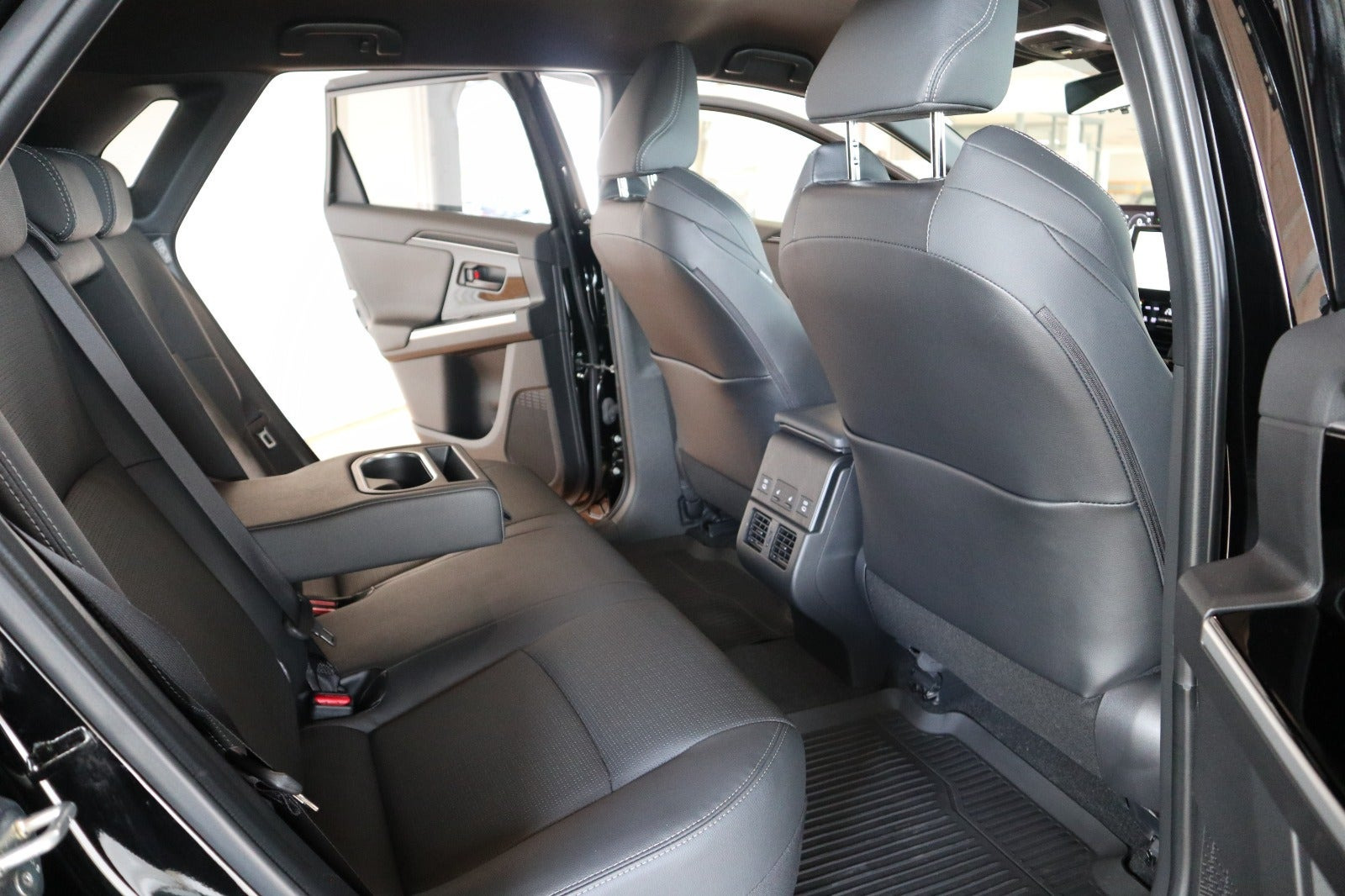 Sort Subaru Solterra fra 2025