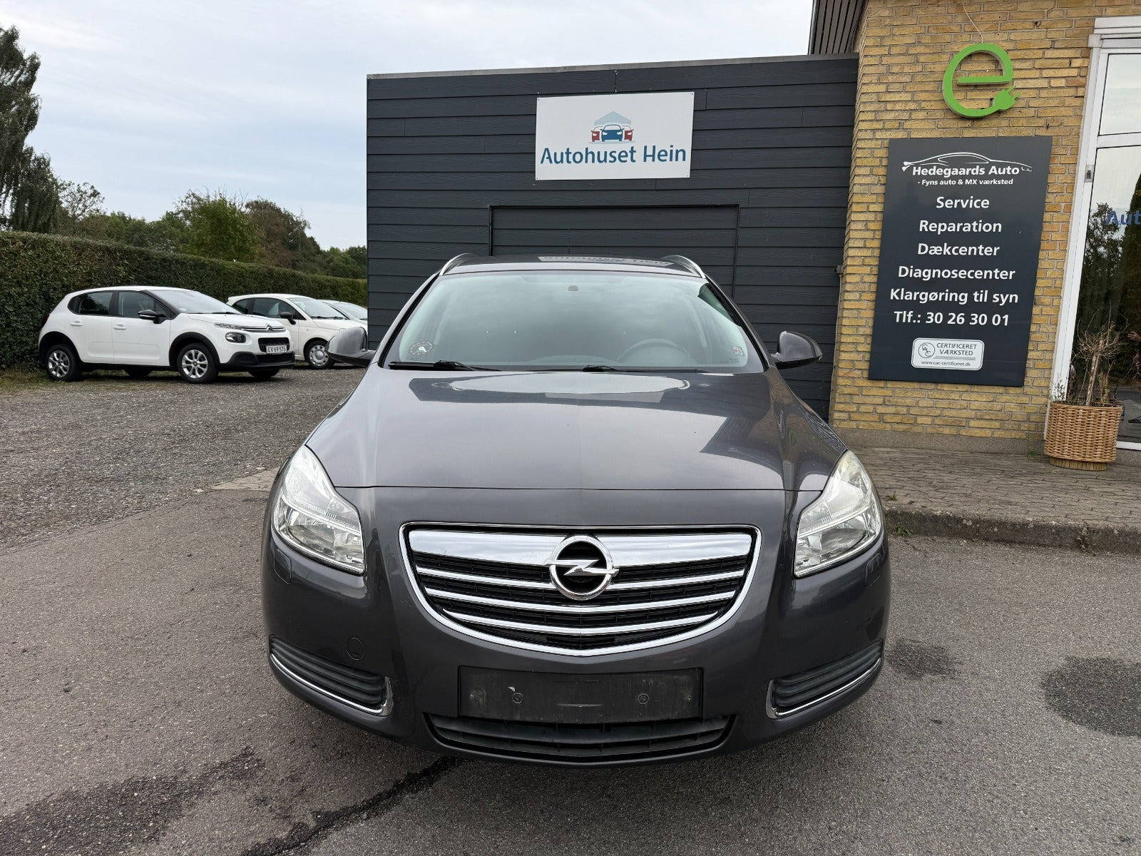 Grå Opel Insignia fra 2011