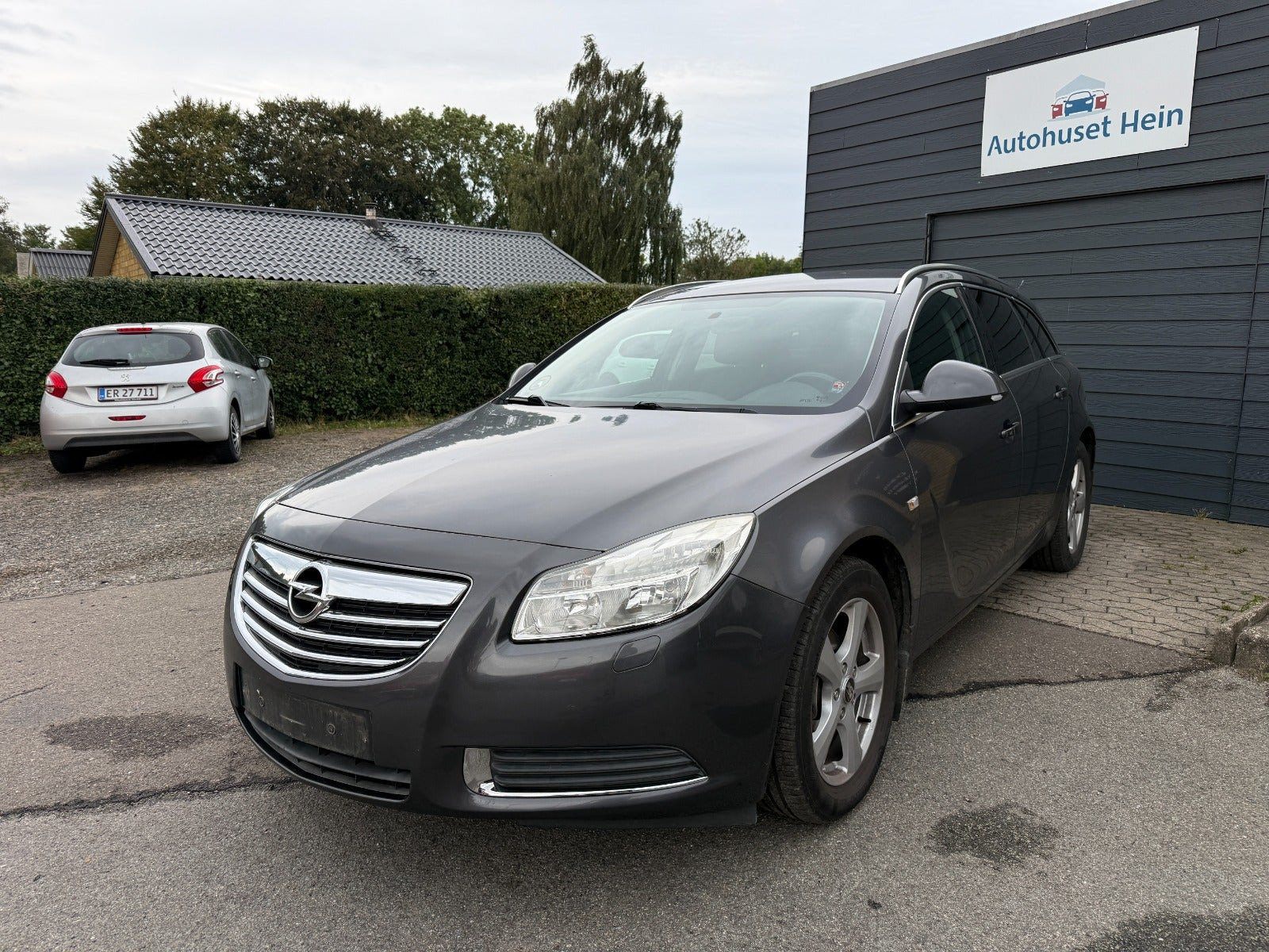 Grå Opel Insignia fra 2011