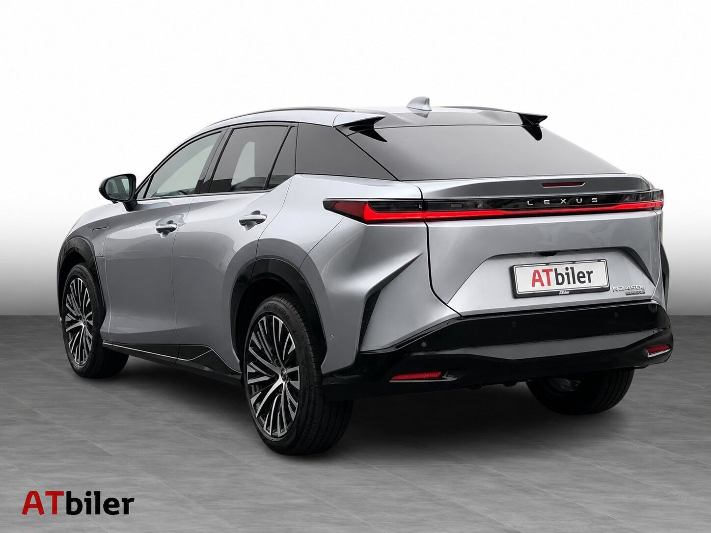 Sølv Lexus RZ fra 2024