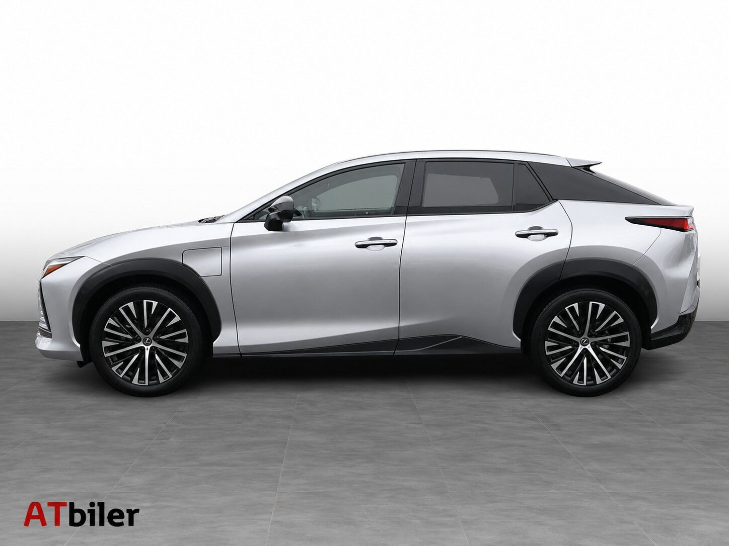 Sølv Lexus RZ fra 2024