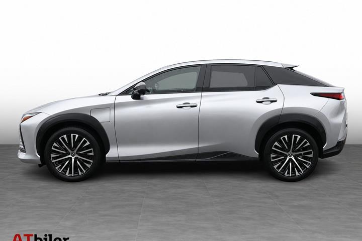 Sølv Lexus RZ fra 2024