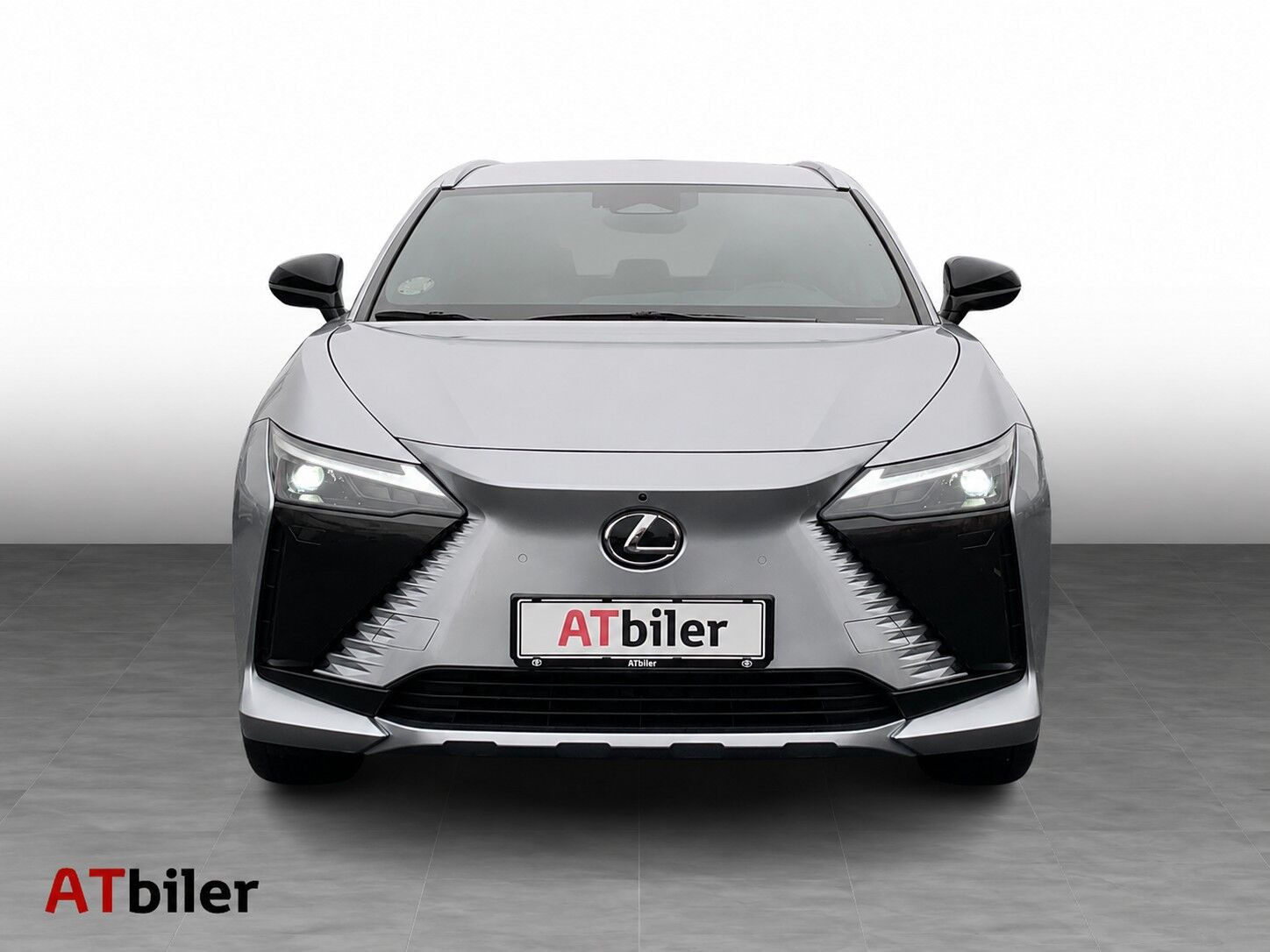 Sølv Lexus RZ fra 2024