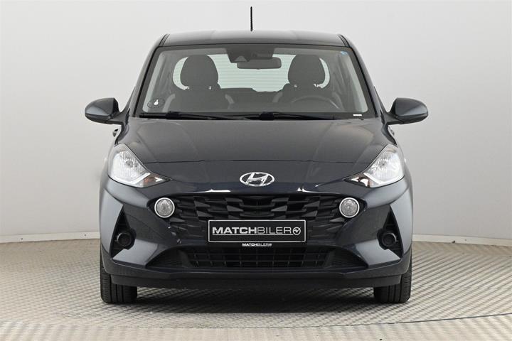 Grå Hyundai i10 fra 2021