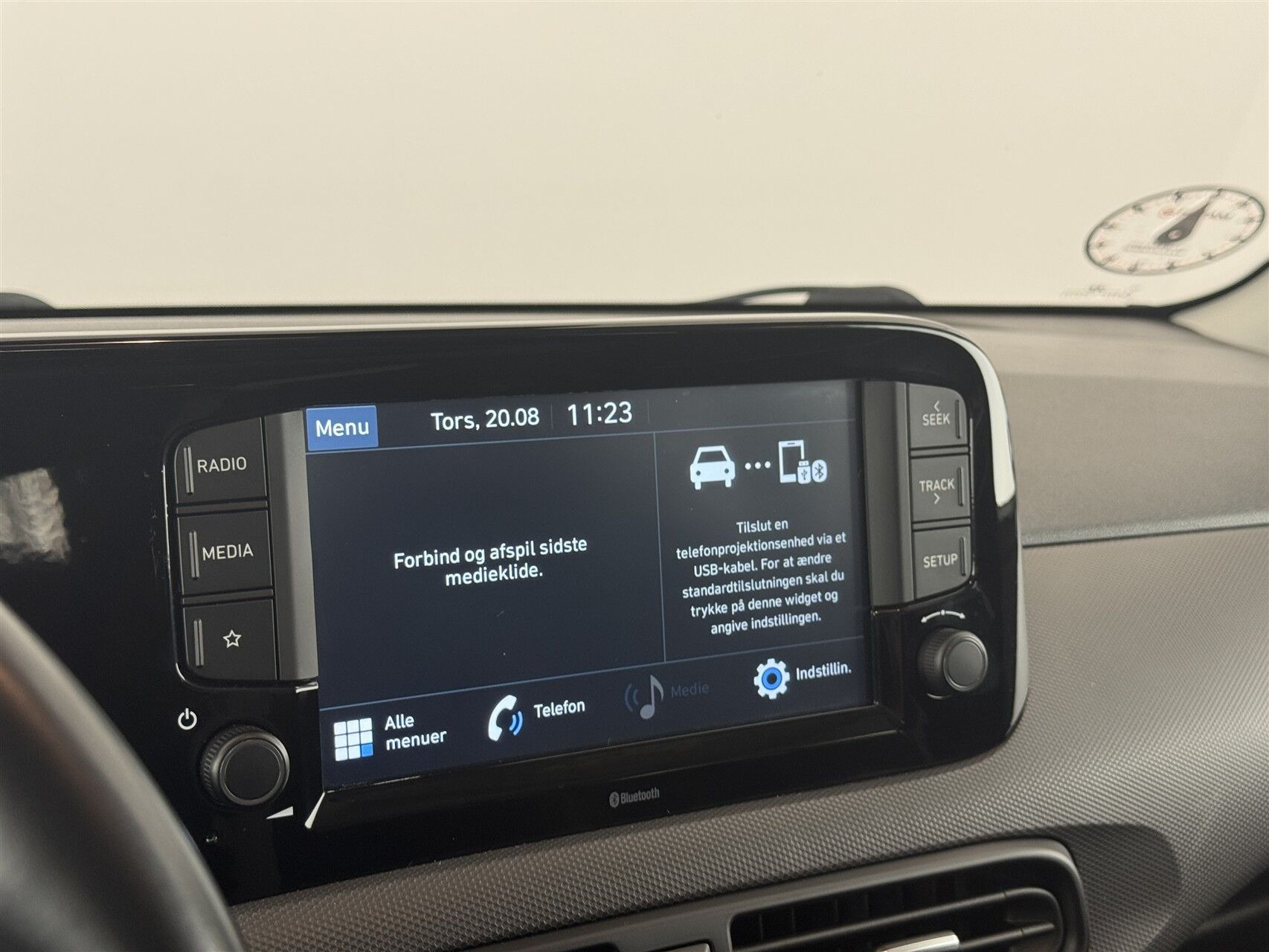 Grå Hyundai i10 fra 2021
