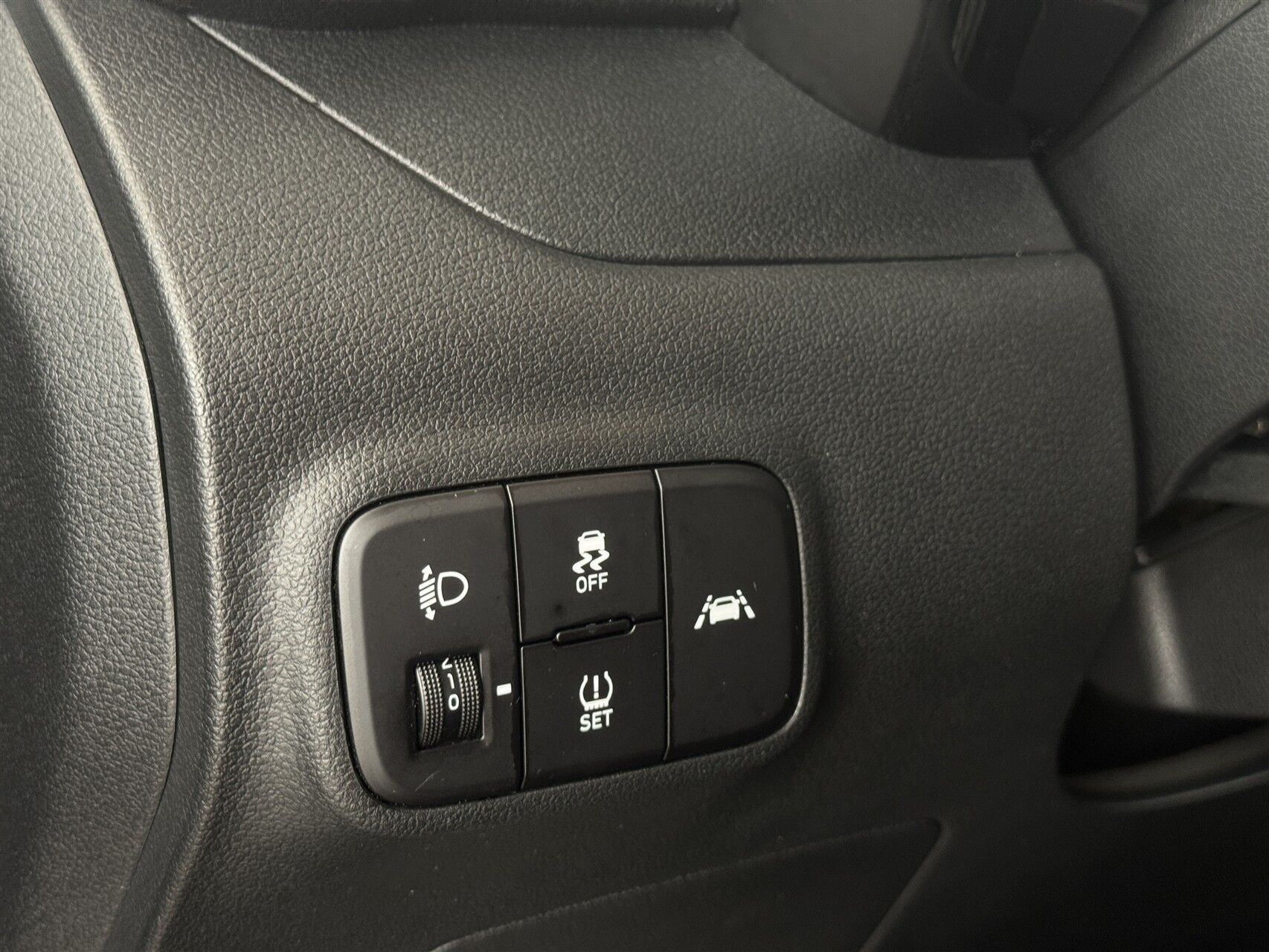 Grå Hyundai i10 fra 2021