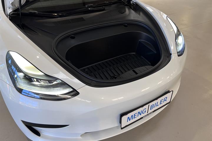 Hvid Tesla Model 3 fra 2023