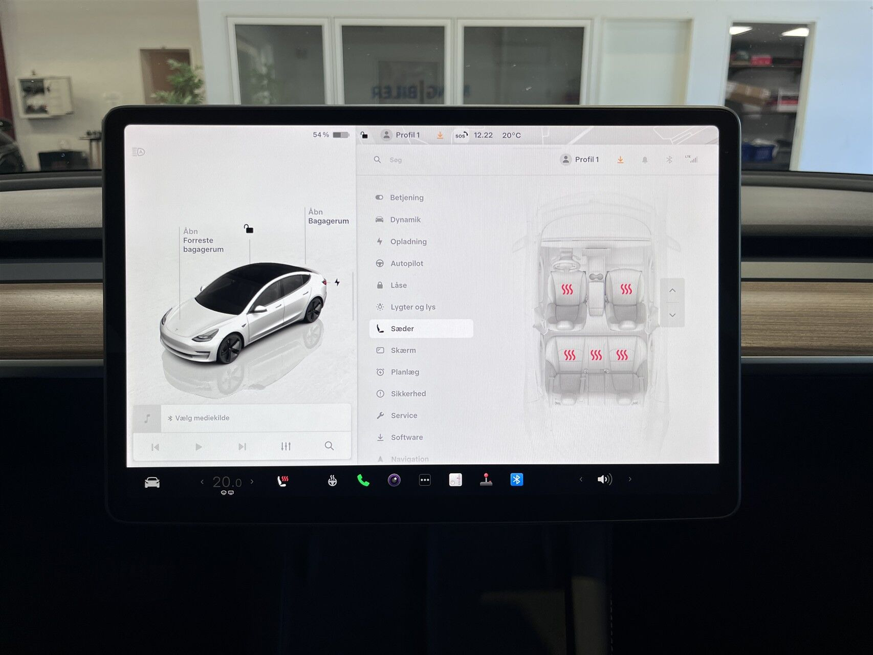 Hvid Tesla Model 3 fra 2023