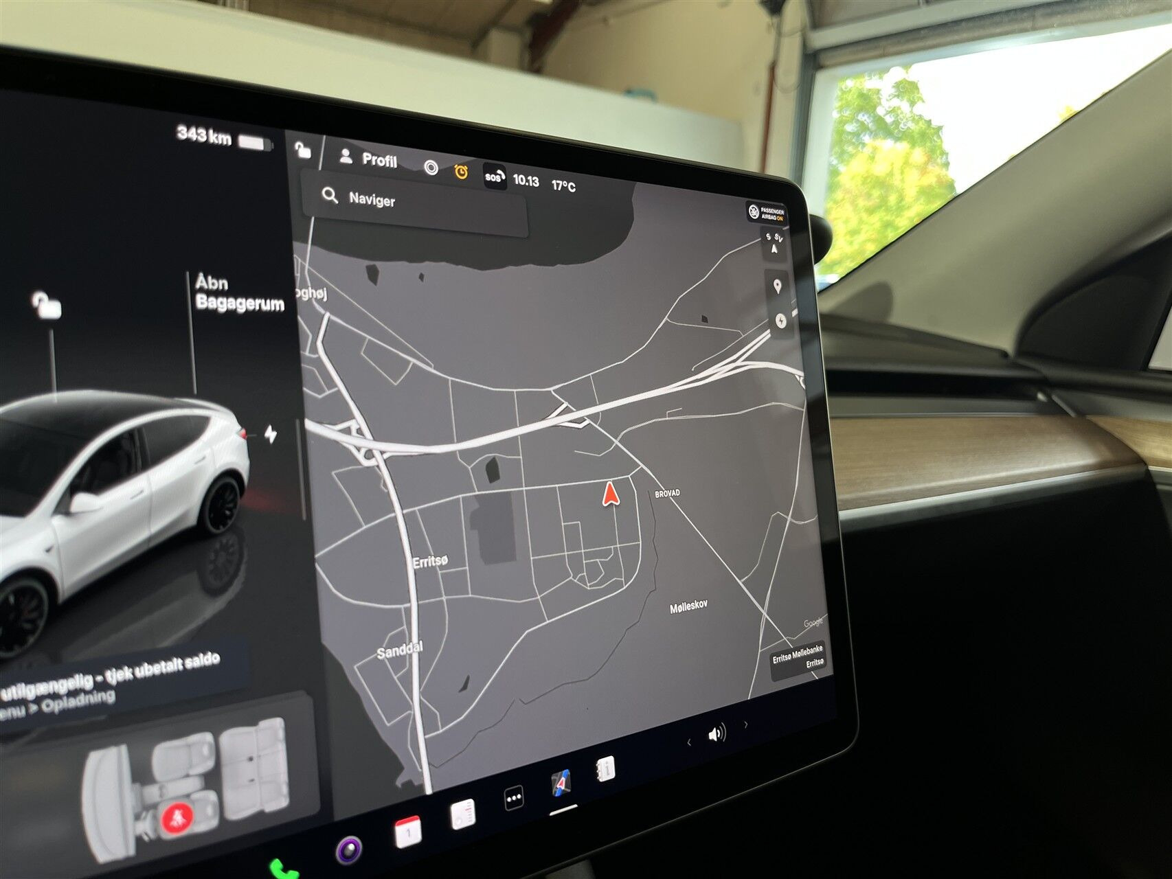 Hvid Tesla Model Y fra 2023
