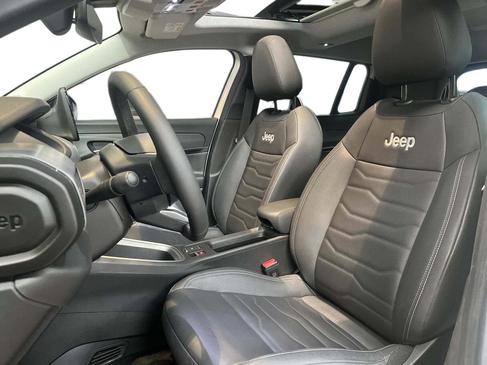 Hvid Jeep Avenger fra 2025