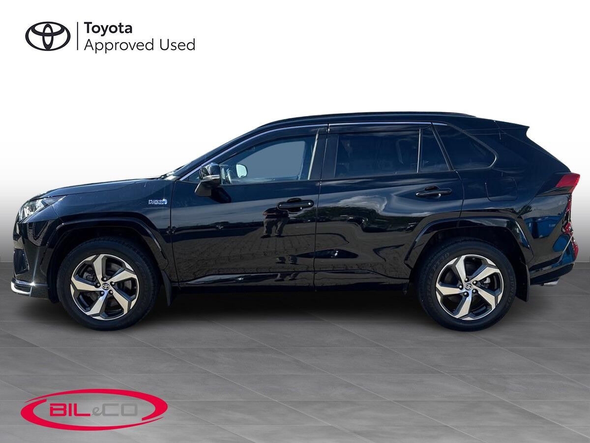Sort Toyota RAV4 Plug-in fra 2020