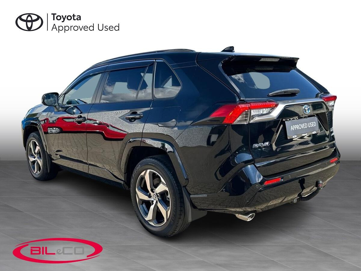 Sort Toyota RAV4 Plug-in fra 2020