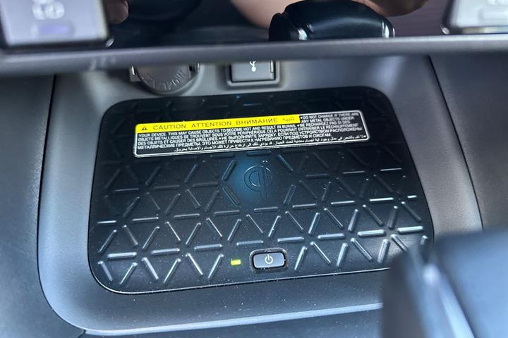 Sort Toyota RAV4 Plug-in fra 2020