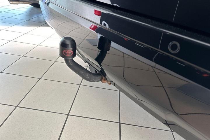 Sort Toyota RAV4 Plug-in fra 2020