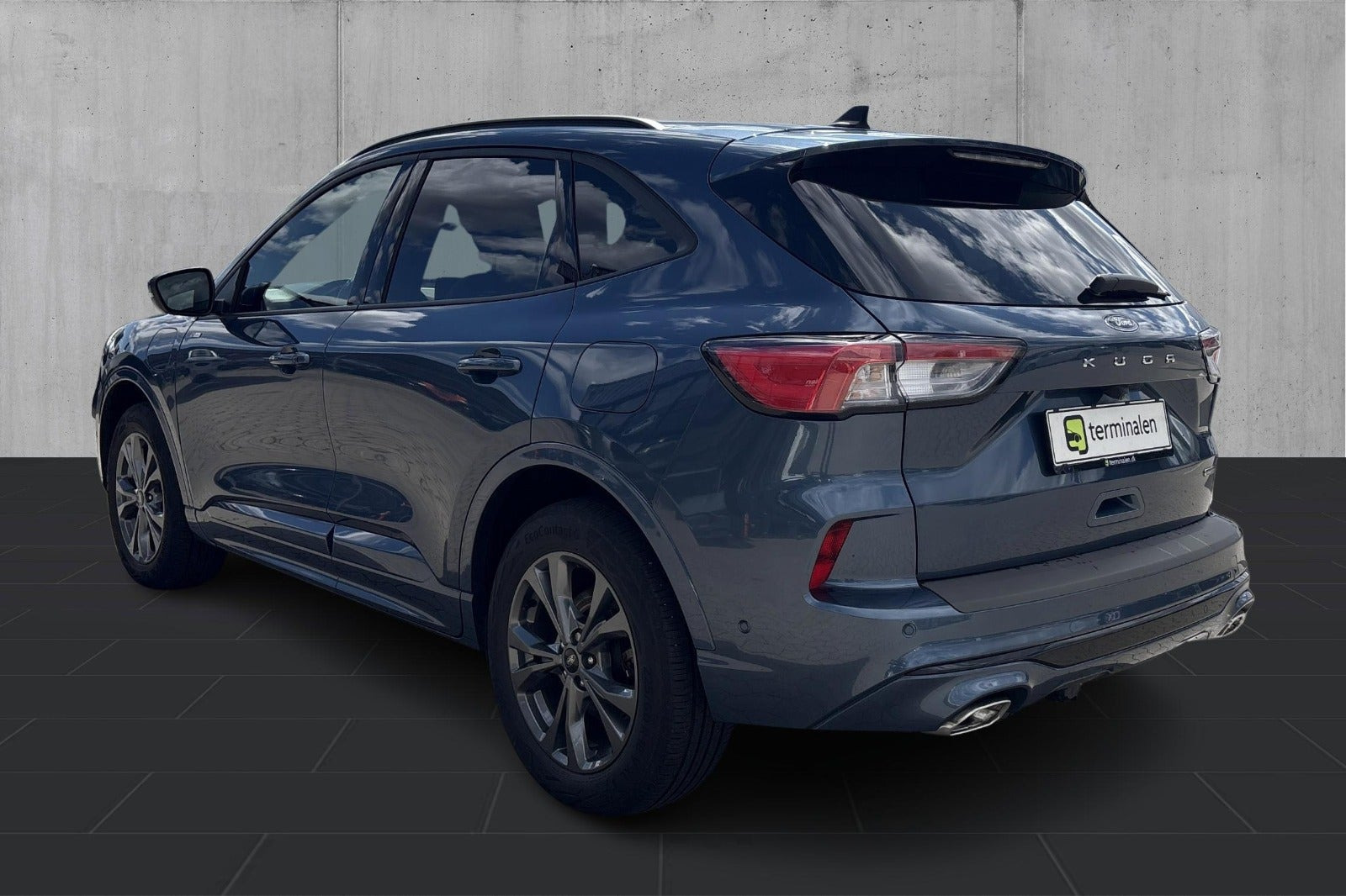 Blå Ford Kuga fra 2022
