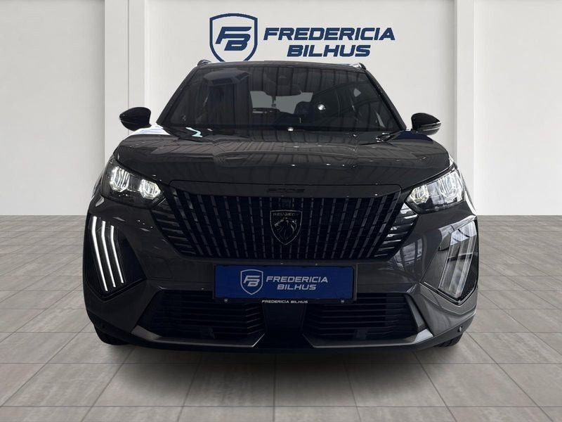 Grå Peugeot e-2008 fra 2025